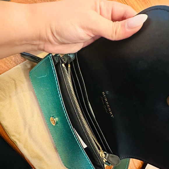 Burberry sling bag - Picture 4 of 13